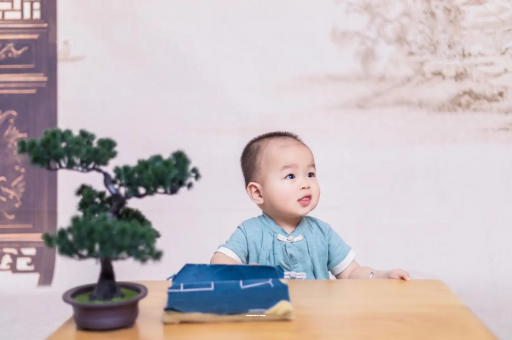 弥勒宝宝喊肚子疼怎么回事